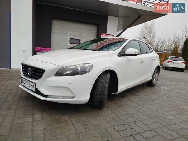 Белый Вольво В40, объемом двигателя 1.6 л и пробегом 220 тыс. км за 12000 $, фото 4 на Automoto.ua