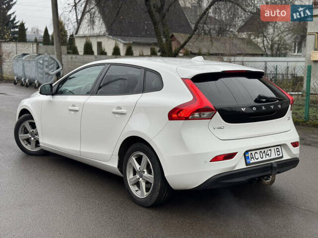 Белый Вольво В40, объемом двигателя 1.56 л и пробегом 242 тыс. км за 9999 $, фото 4 на Automoto.ua