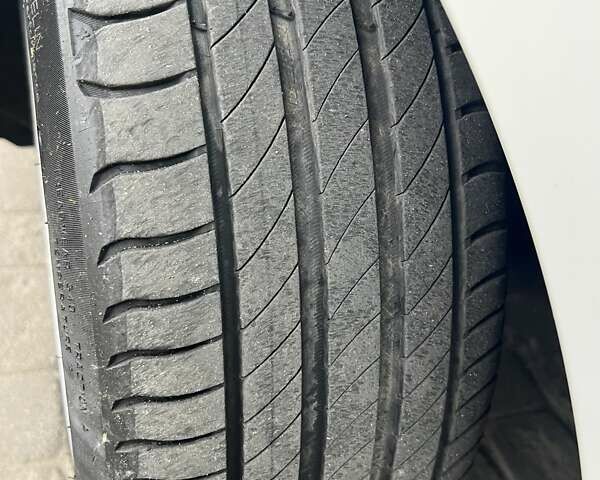Белый Вольво В40, объемом двигателя 1.56 л и пробегом 236 тыс. км за 9999 $, фото 27 на Automoto.ua