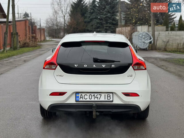 Белый Вольво В40, объемом двигателя 1.56 л и пробегом 242 тыс. км за 9999 $, фото 6 на Automoto.ua