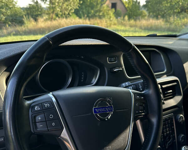 Білий Вольво V40, об'ємом двигуна 1.98 л та пробігом 317 тис. км за 12750 $, фото 12 на Automoto.ua