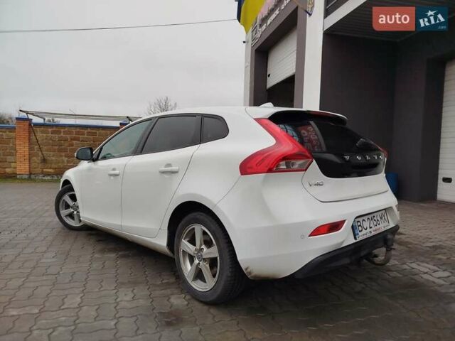 Белый Вольво В40, объемом двигателя 1.6 л и пробегом 220 тыс. км за 12000 $, фото 6 на Automoto.ua