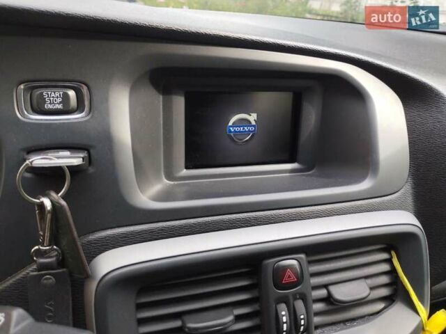 Білий Вольво V40, об'ємом двигуна 1.56 л та пробігом 158 тис. км за 10000 $, фото 6 на Automoto.ua