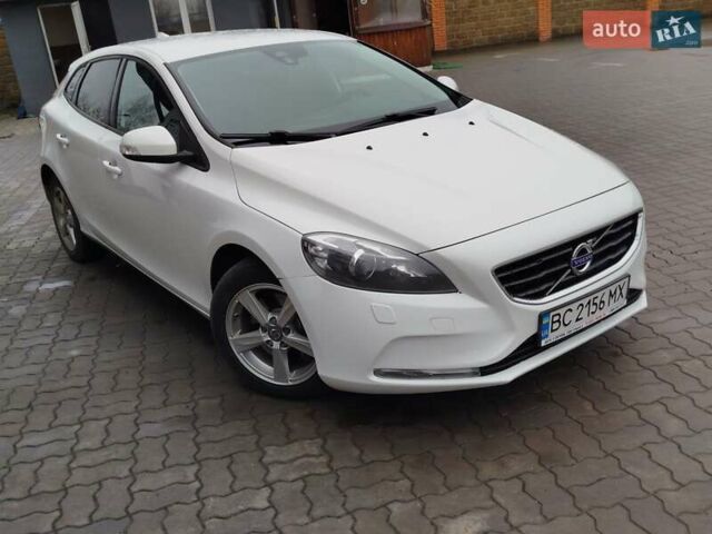 Белый Вольво В40, объемом двигателя 1.6 л и пробегом 220 тыс. км за 12000 $, фото 9 на Automoto.ua