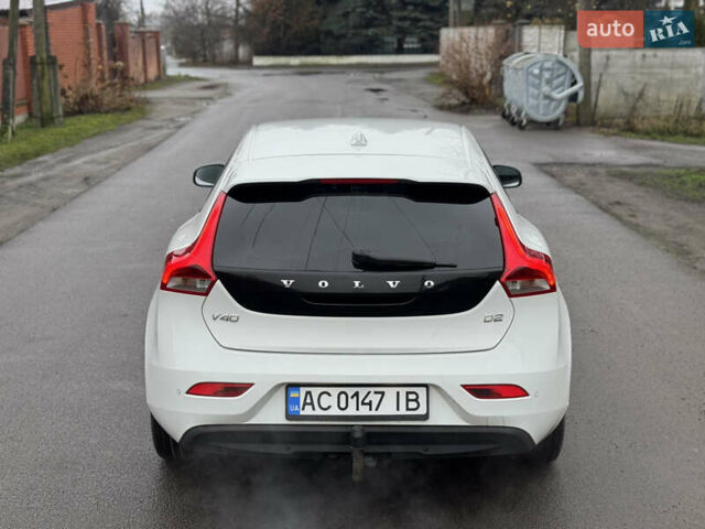 Белый Вольво В40, объемом двигателя 1.56 л и пробегом 242 тыс. км за 9999 $, фото 7 на Automoto.ua