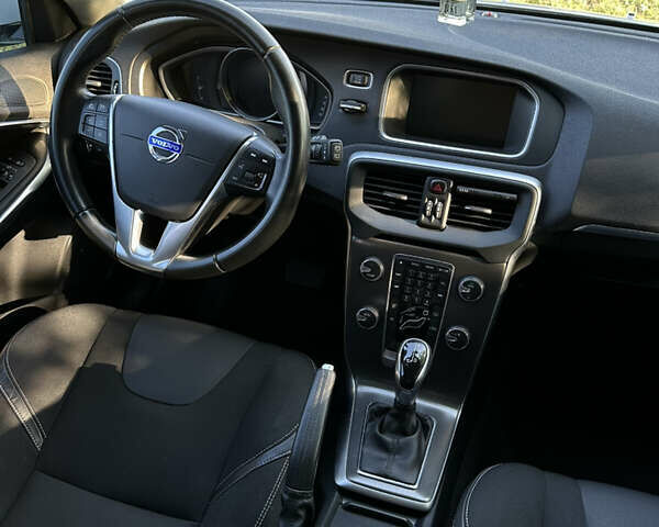 Білий Вольво V40, об'ємом двигуна 1.98 л та пробігом 317 тис. км за 12750 $, фото 22 на Automoto.ua