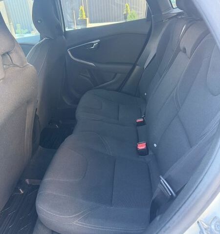 Белый Вольво В40, объемом двигателя 1.56 л и пробегом 230 тыс. км за 10600 $, фото 7 на Automoto.ua