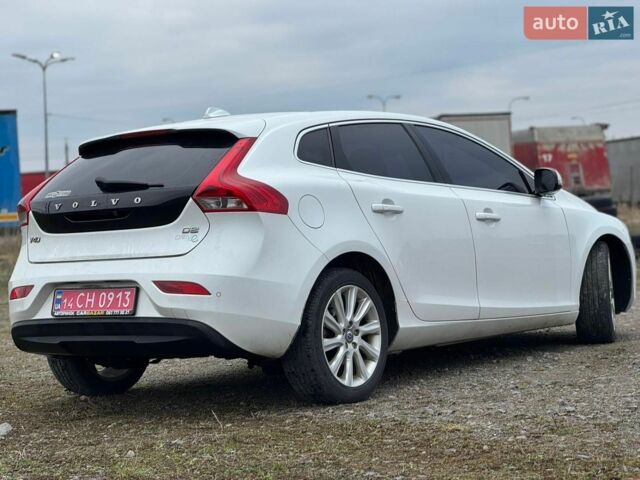 Белый Вольво В40, объемом двигателя 1.6 л и пробегом 195 тыс. км за 13400 $, фото 5 на Automoto.ua