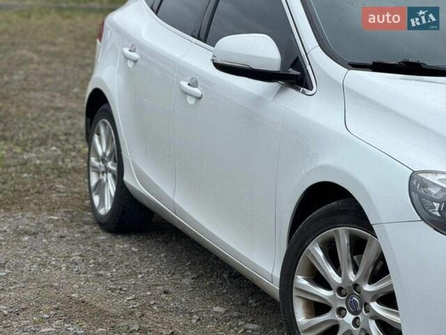 Белый Вольво В40, объемом двигателя 1.6 л и пробегом 195 тыс. км за 13600 $, фото 14 на Automoto.ua