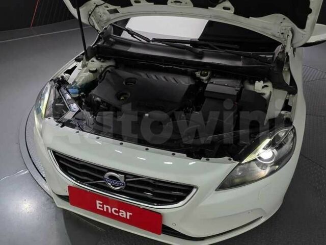 Белый Вольво В40, объемом двигателя 1.6 л и пробегом 139 тыс. км за 12250 $, фото 14 на Automoto.ua