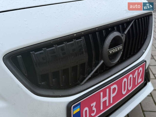Белый Вольво В40, объемом двигателя 2 л и пробегом 203 тыс. км за 16500 $, фото 8 на Automoto.ua