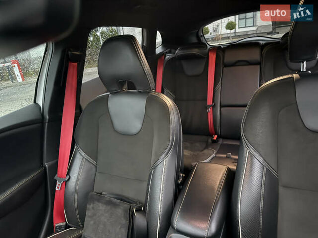 Белый Вольво В40, объемом двигателя 2 л и пробегом 203 тыс. км за 16500 $, фото 14 на Automoto.ua