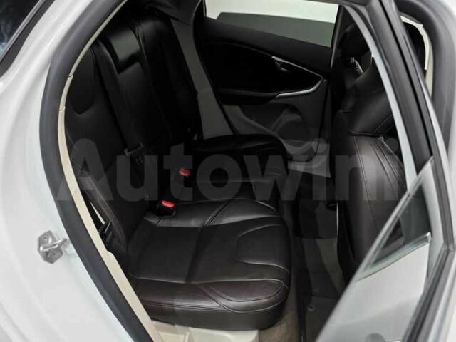 Белый Вольво В40, объемом двигателя 1.6 л и пробегом 139 тыс. км за 12250 $, фото 11 на Automoto.ua