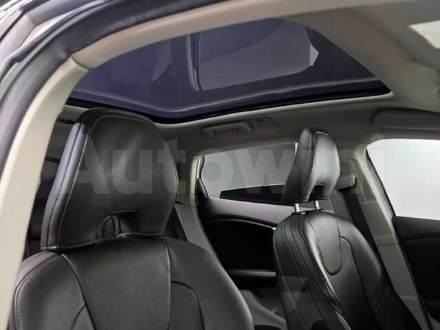 Белый Вольво В40, объемом двигателя 1.6 л и пробегом 139 тыс. км за 12250 $, фото 12 на Automoto.ua