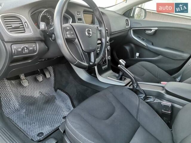 Білий Вольво V40, об'ємом двигуна 1.97 л та пробігом 147 тис. км за 13999 $, фото 9 на Automoto.ua