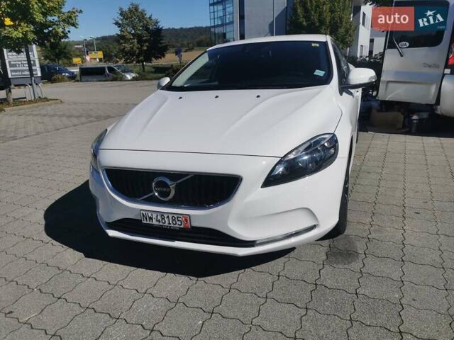 Білий Вольво V40, об'ємом двигуна 1.97 л та пробігом 147 тис. км за 13999 $, фото 21 на Automoto.ua