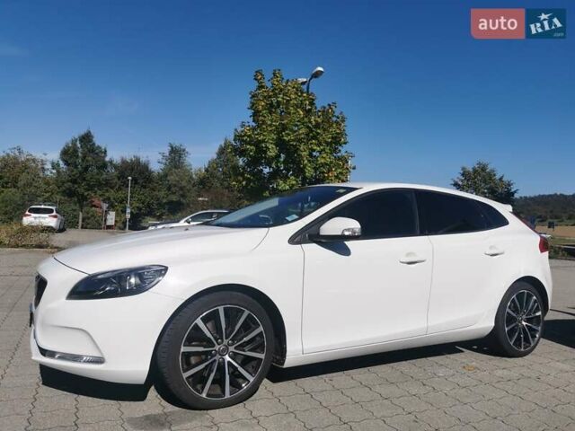 Білий Вольво V40, об'ємом двигуна 1.97 л та пробігом 147 тис. км за 13999 $, фото 22 на Automoto.ua