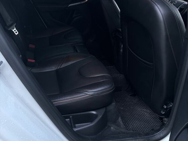 Білий Вольво V40, об'ємом двигуна 2 л та пробігом 140 тис. км за 14000 $, фото 6 на Automoto.ua