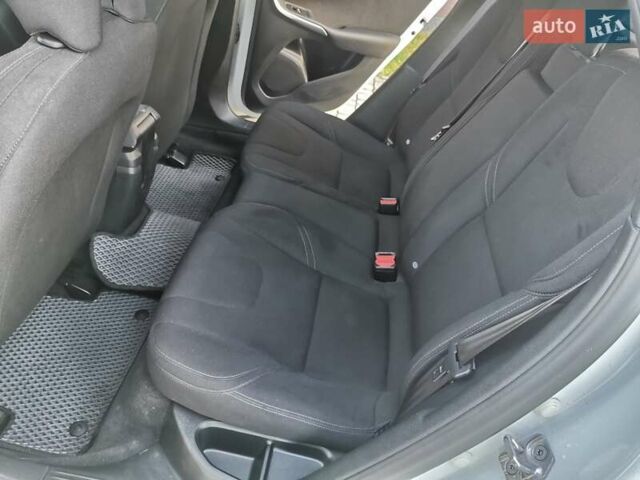 Білий Вольво V40, об'ємом двигуна 1.97 л та пробігом 147 тис. км за 13999 $, фото 5 на Automoto.ua