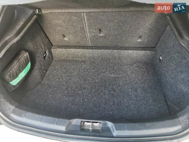 Білий Вольво V40, об'ємом двигуна 1.97 л та пробігом 147 тис. км за 13999 $, фото 3 на Automoto.ua