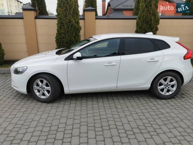 Білий Вольво V40, об'ємом двигуна 1.97 л та пробігом 147 тис. км за 13999 $, фото 20 на Automoto.ua