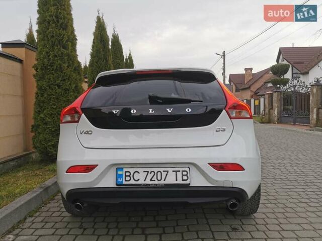 Білий Вольво V40, об'ємом двигуна 1.97 л та пробігом 147 тис. км за 13999 $, фото 15 на Automoto.ua