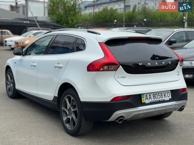 Белый Вольво В40, объемом двигателя 2 л и пробегом 175 тыс. км за 16499 $, фото 6 на Automoto.ua