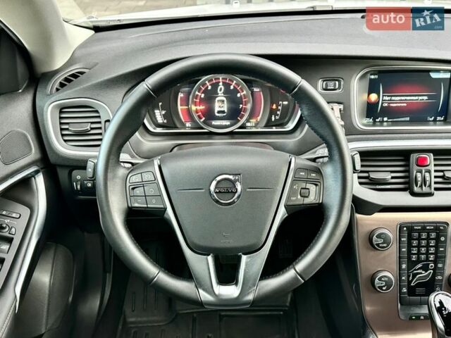 Белый Вольво В40, объемом двигателя 2 л и пробегом 18 тыс. км за 19000 $, фото 54 на Automoto.ua