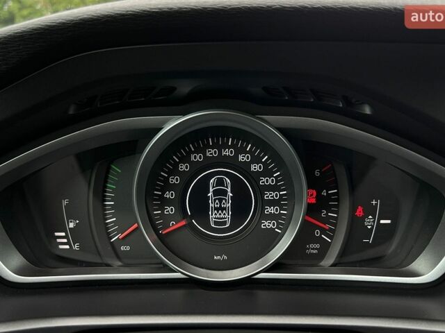 Белый Вольво В40, объемом двигателя 1.97 л и пробегом 150 тыс. км за 13200 $, фото 11 на Automoto.ua