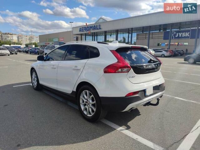 Білий Вольво V40, об'ємом двигуна 2 л та пробігом 155 тис. км за 18500 $, фото 4 на Automoto.ua