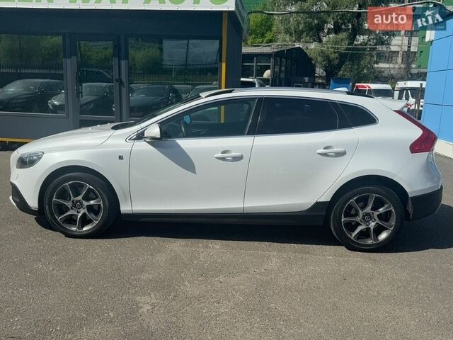 Белый Вольво В40, объемом двигателя 2 л и пробегом 175 тыс. км за 16500 $, фото 37 на Automoto.ua