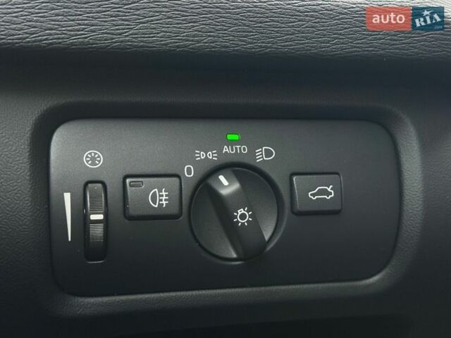 Белый Вольво В40, объемом двигателя 2 л и пробегом 18 тыс. км за 19000 $, фото 37 на Automoto.ua