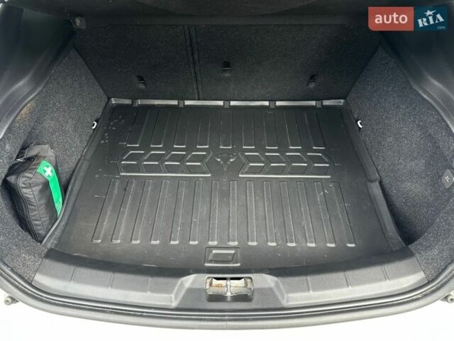 Белый Вольво В40, объемом двигателя 2 л и пробегом 18 тыс. км за 19000 $, фото 25 на Automoto.ua