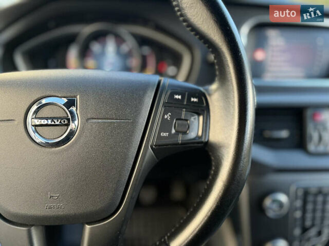 Білий Вольво V40, об'ємом двигуна 2 л та пробігом 317 тис. км за 12999 $, фото 41 на Automoto.ua