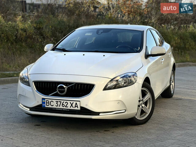 Білий Вольво V40, об'ємом двигуна 2 л та пробігом 317 тис. км за 12999 $, фото 3 на Automoto.ua