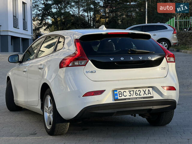 Белый Вольво В40, объемом двигателя 2 л и пробегом 316 тыс. км за 13399 $, фото 6 на Automoto.ua