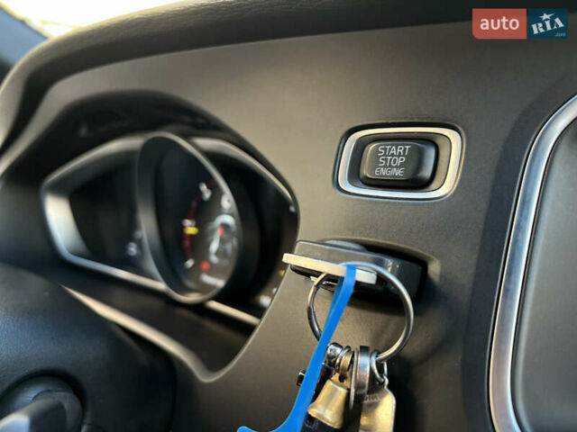 Белый Вольво В40, объемом двигателя 2 л и пробегом 316 тыс. км за 13399 $, фото 44 на Automoto.ua