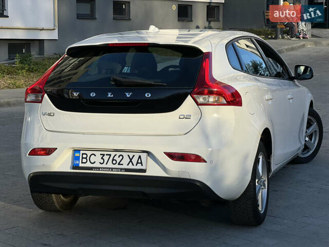 Білий Вольво V40, об'ємом двигуна 2 л та пробігом 317 тис. км за 12999 $, фото 9 на Automoto.ua