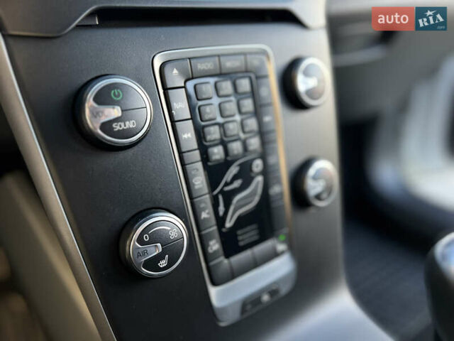 Білий Вольво V40, об'ємом двигуна 2 л та пробігом 317 тис. км за 12999 $, фото 47 на Automoto.ua