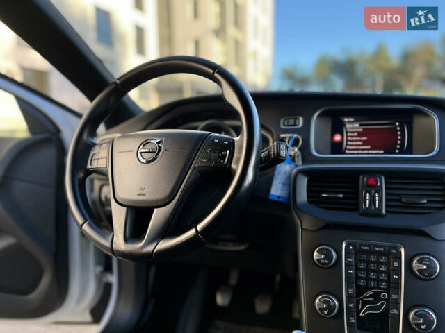 Білий Вольво V40, об'ємом двигуна 2 л та пробігом 317 тис. км за 12999 $, фото 26 на Automoto.ua