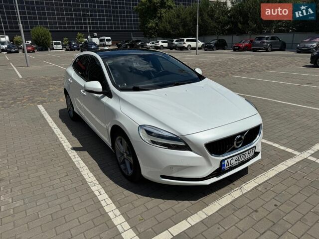 Білий Вольво V40, об'ємом двигуна 1.97 л та пробігом 165 тис. км за 15500 $, фото 3 на Automoto.ua