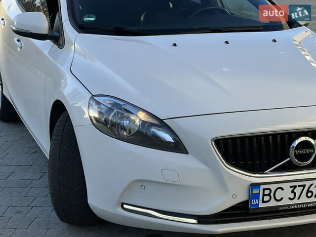 Білий Вольво V40, об'ємом двигуна 2 л та пробігом 317 тис. км за 12999 $, фото 14 на Automoto.ua