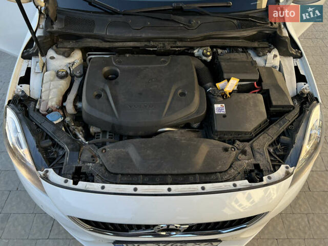 Білий Вольво V40, об'ємом двигуна 2 л та пробігом 317 тис. км за 12999 $, фото 51 на Automoto.ua