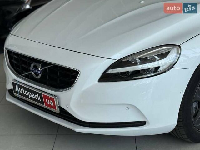 Білий Вольво V40, об'ємом двигуна 2 л та пробігом 58 тис. км за 14490 $, фото 1 на Automoto.ua