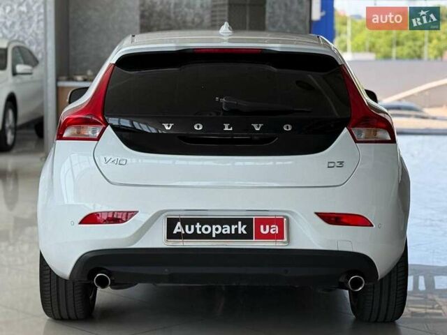 Білий Вольво V40, об'ємом двигуна 2 л та пробігом 58 тис. км за 14490 $, фото 6 на Automoto.ua