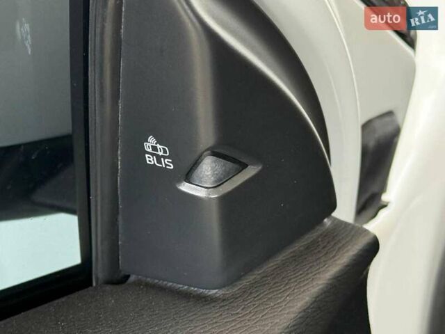 Білий Вольво V40, об'ємом двигуна 2 л та пробігом 58 тис. км за 14490 $, фото 14 на Automoto.ua
