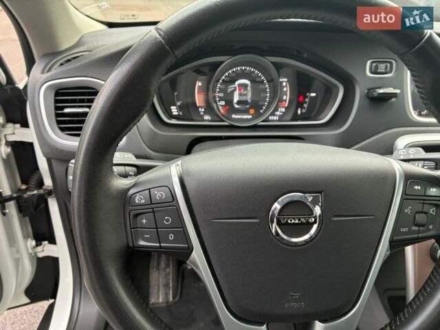 Білий Вольво V40, об'ємом двигуна 1.5 л та пробігом 120 тис. км за 18000 $, фото 7 на Automoto.ua
