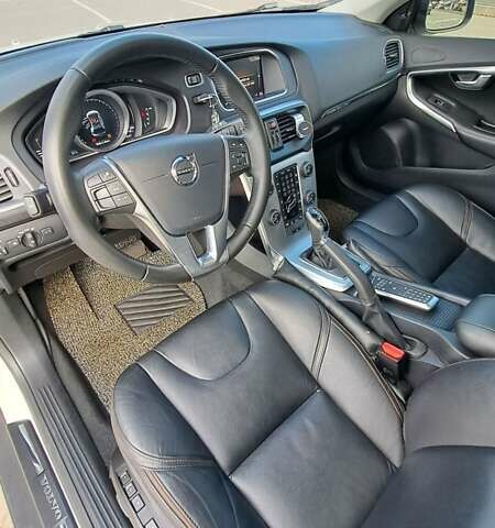 Білий Вольво V40, об'ємом двигуна 1.97 л та пробігом 165 тис. км за 18200 $, фото 17 на Automoto.ua