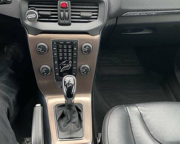 Белый Вольво В40, объемом двигателя 1.5 л и пробегом 135 тыс. км за 18500 $, фото 19 на Automoto.ua