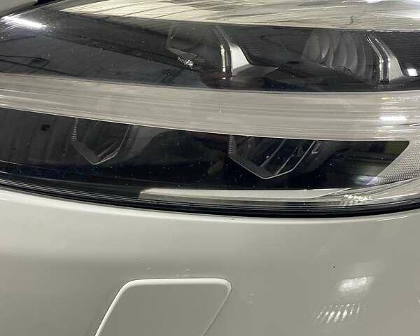 Белый Вольво В40, объемом двигателя 1.5 л и пробегом 135 тыс. км за 18500 $, фото 28 на Automoto.ua